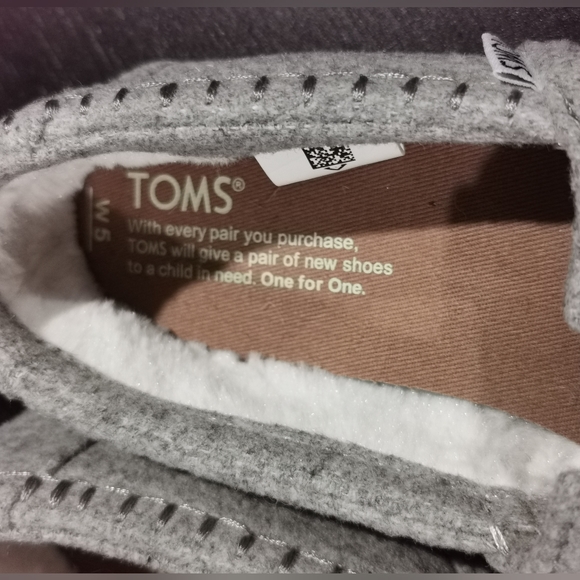 Toms slip on fur lined shoes - Picture 3 of 3